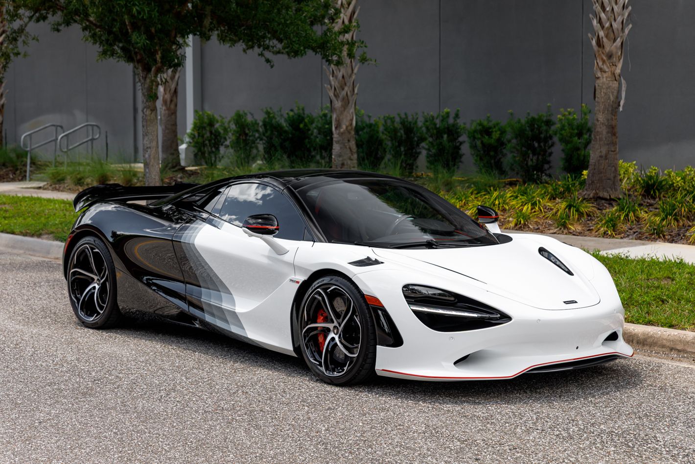 2024 McLaren 750S 4.0 V8 Spider's photo