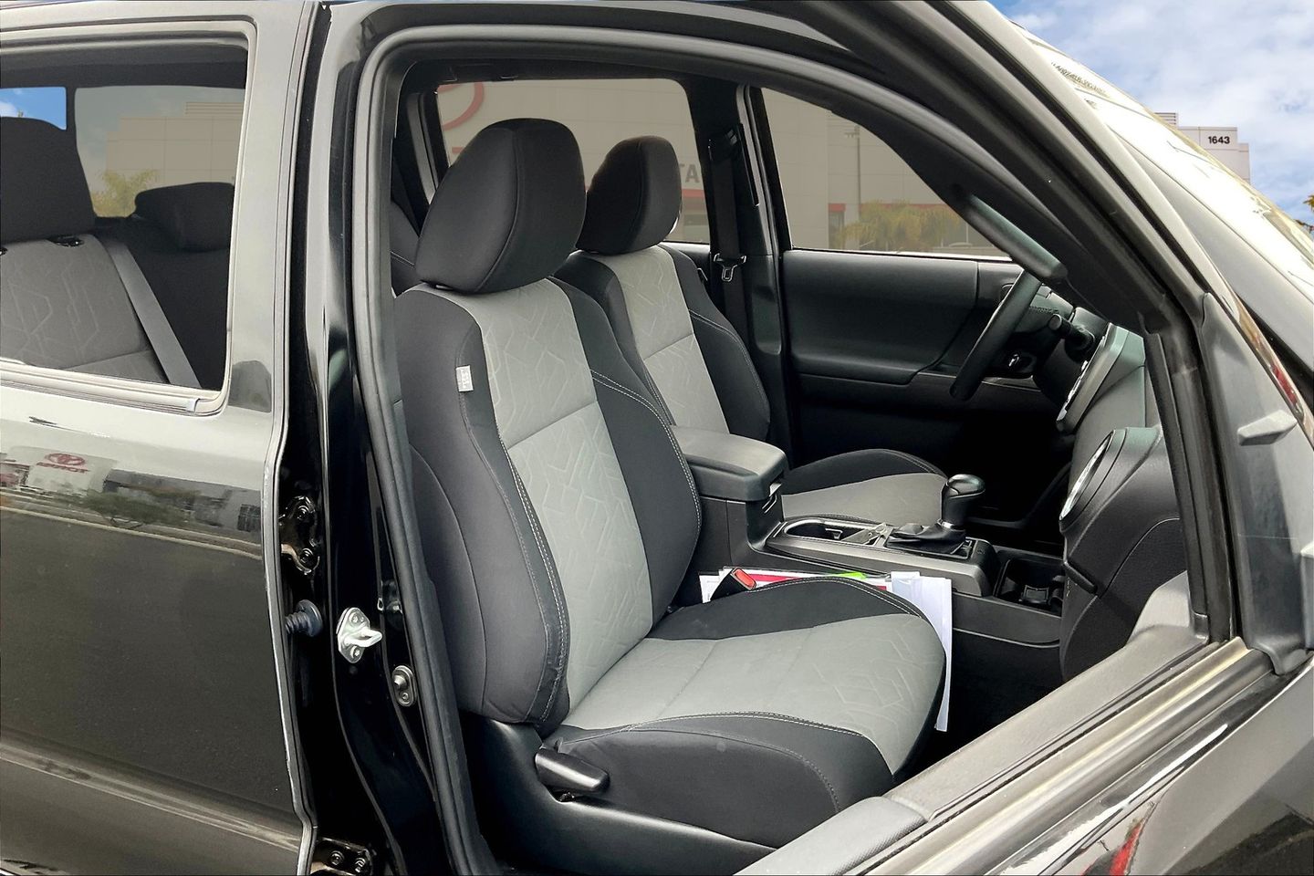 2022 Toyota Tacoma TRD Off-Road photo