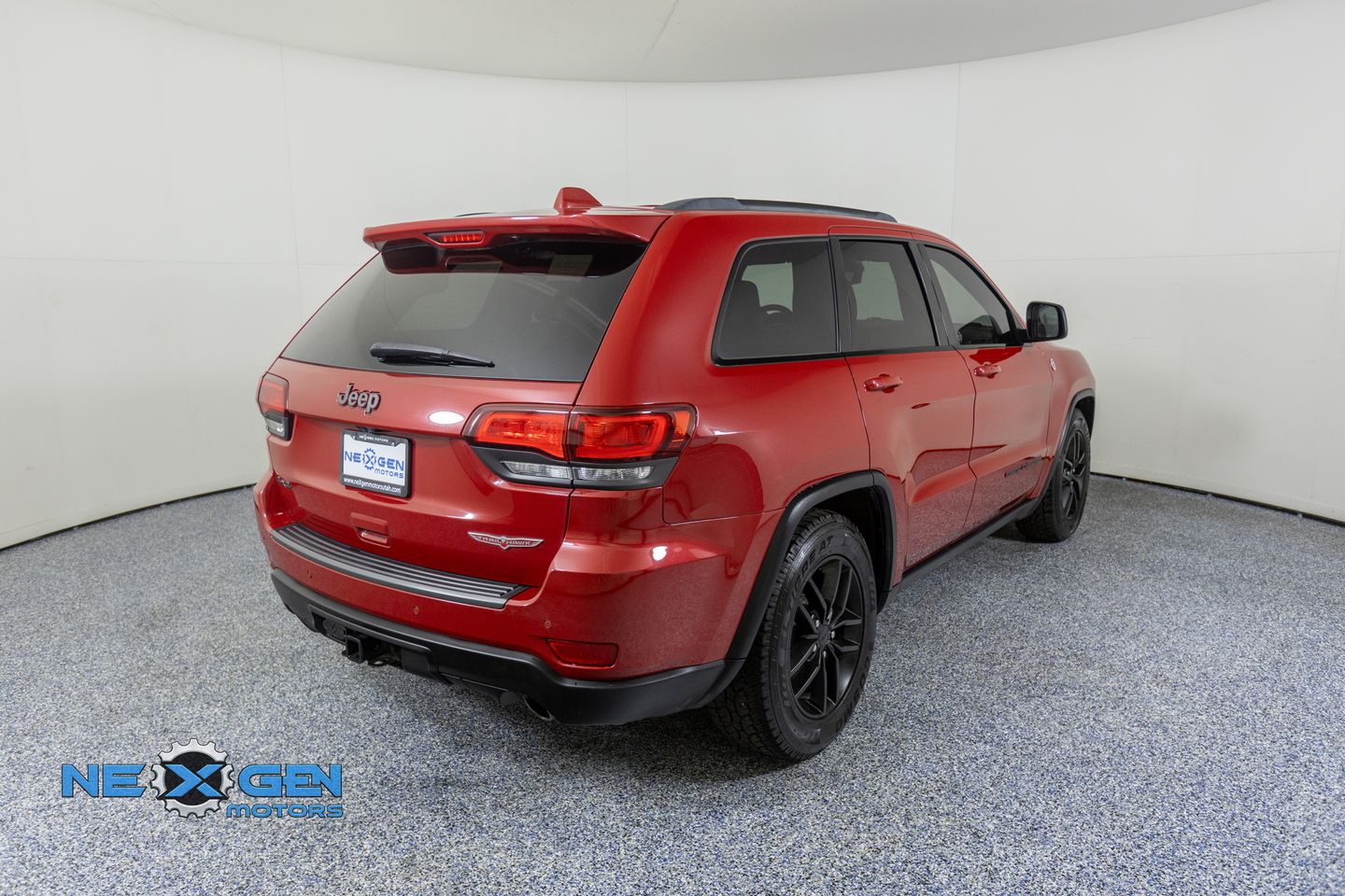 View vehicle photo 7