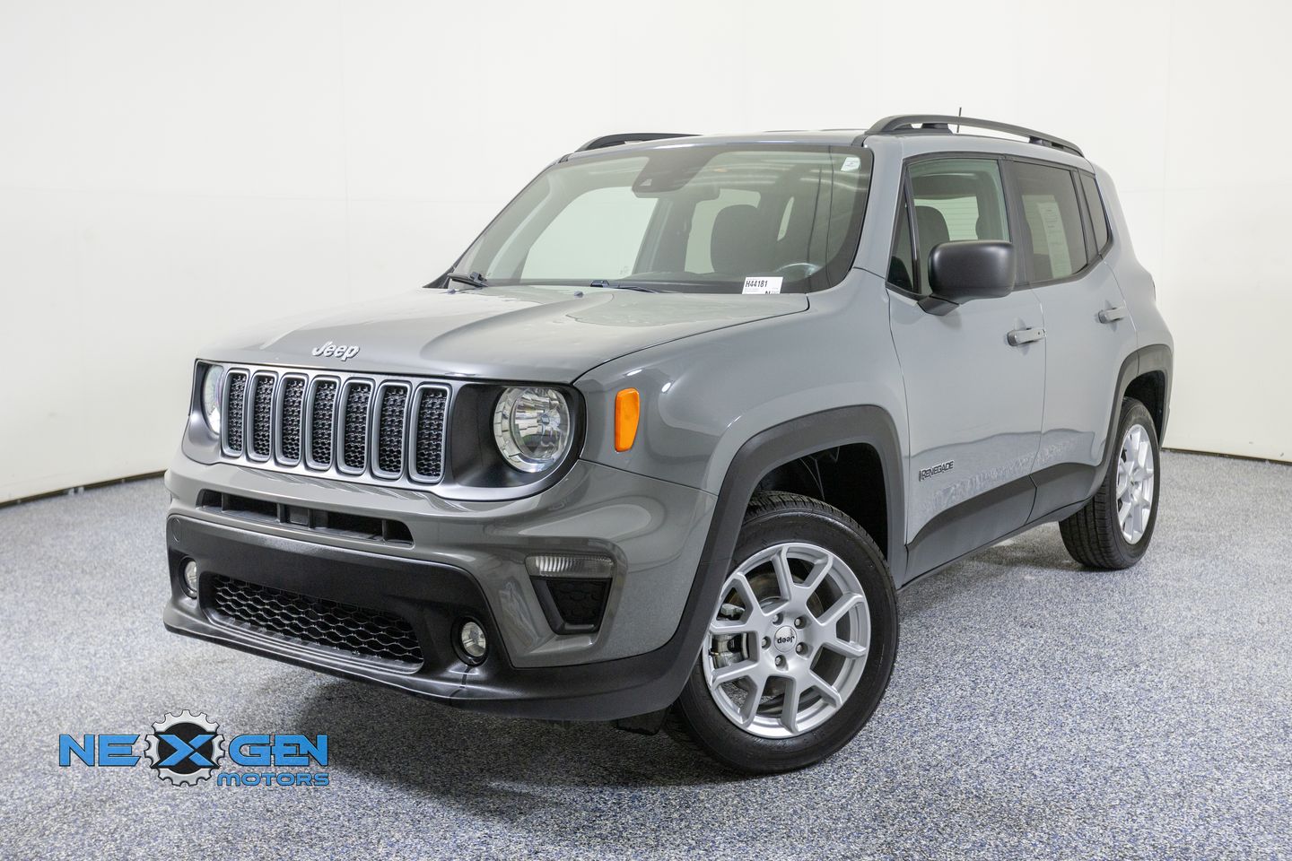 View vehicle photo 3