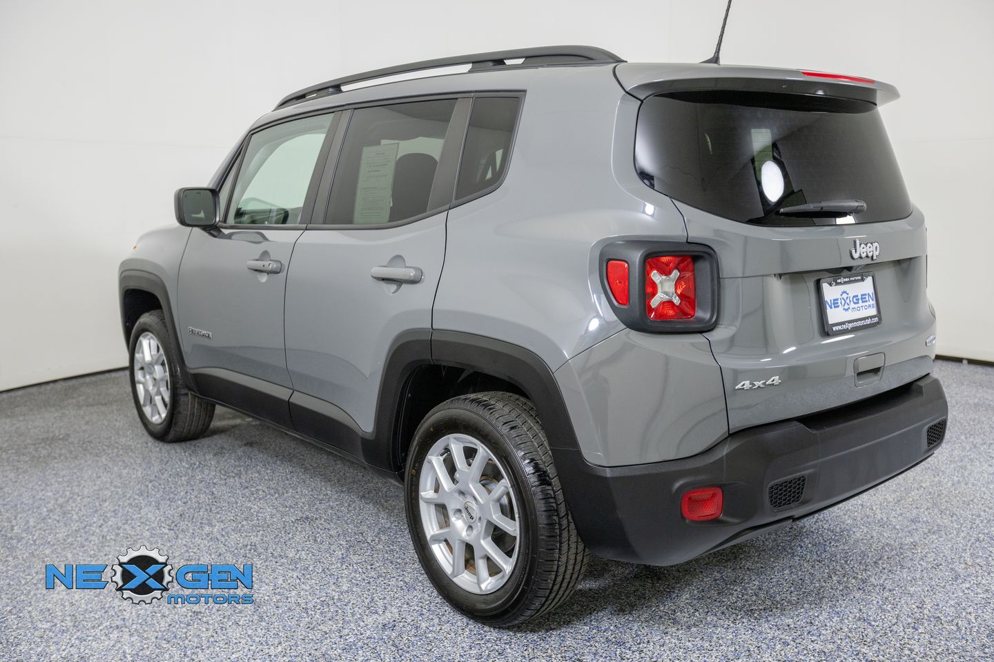 View vehicle photo 5