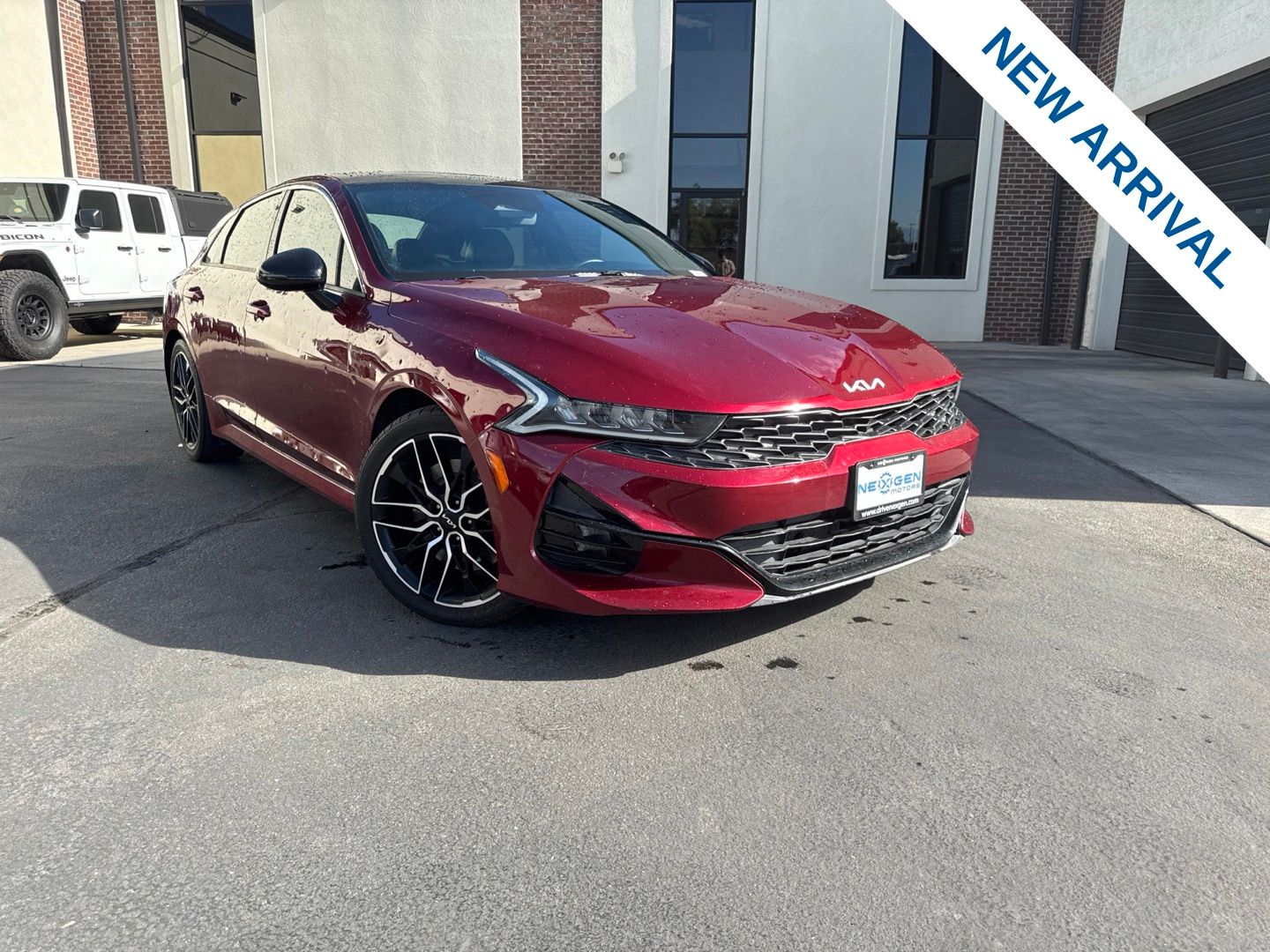 Passion Red 2022 Kia K5 Sedan Front-Wheel Drive 8-Speed Dual Clutch