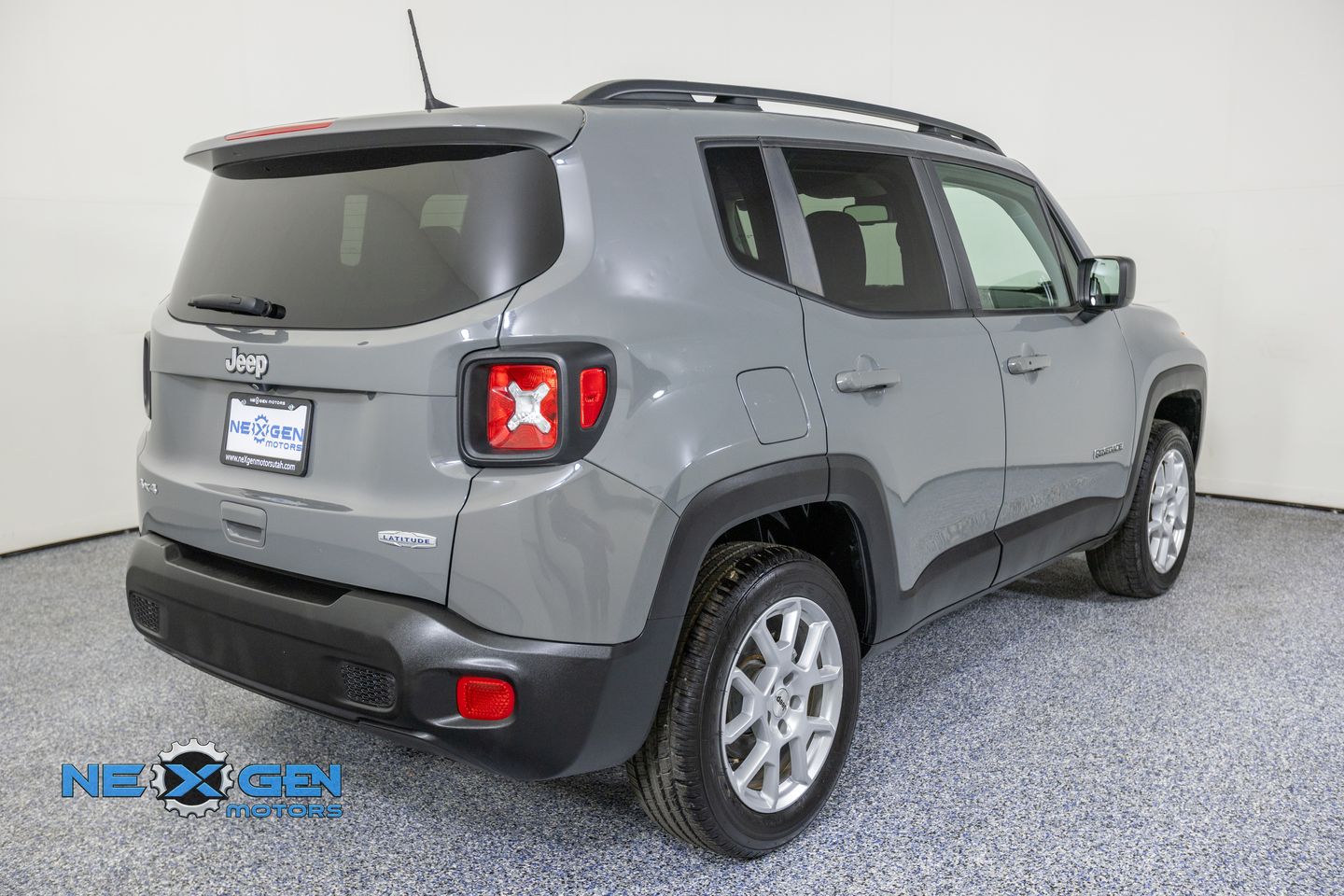 View vehicle photo 7