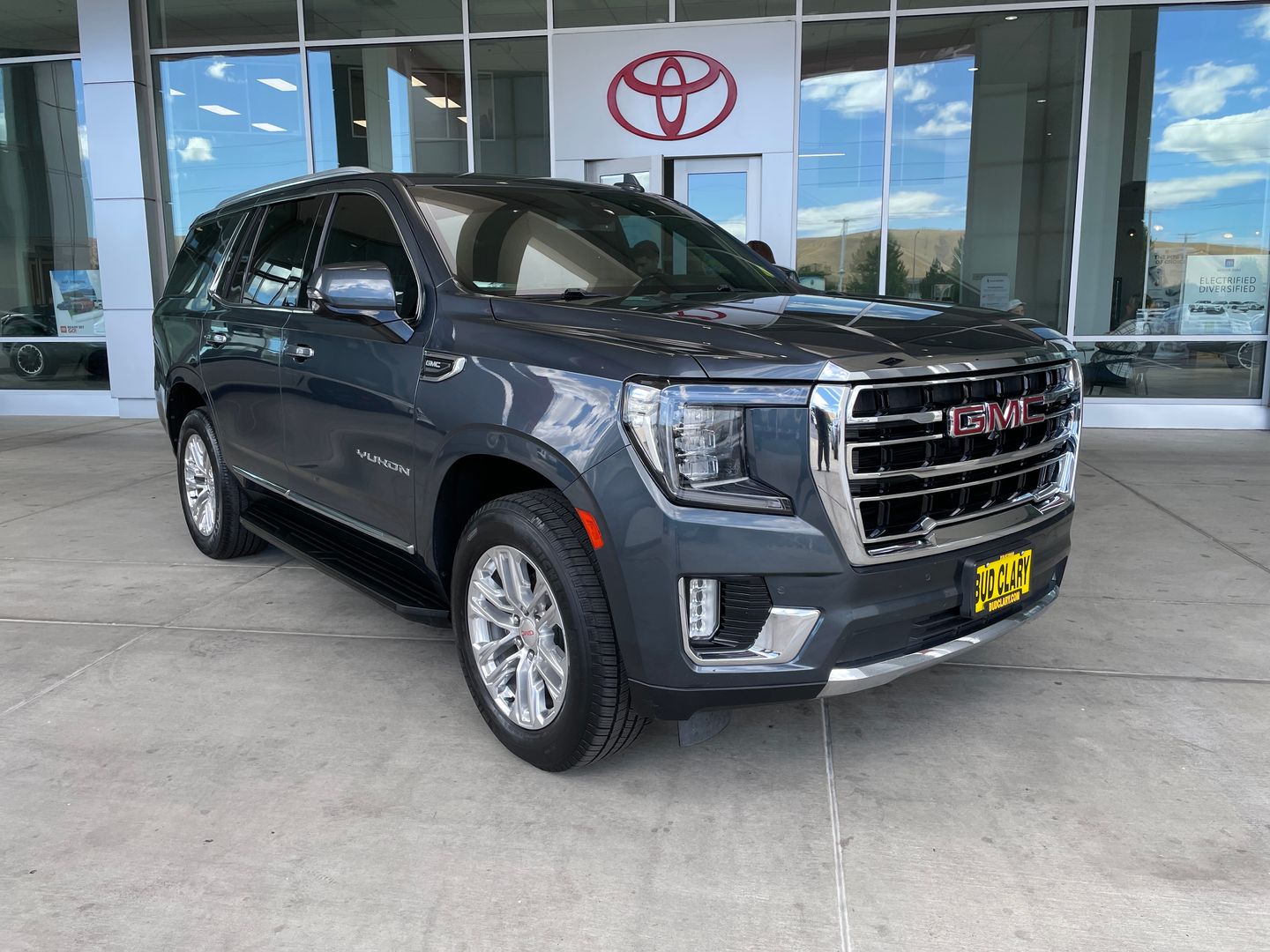 Gray (Dark Sky Metallic) 2021 GMC Yukon SUV / Crossover Four-Wheel Drive