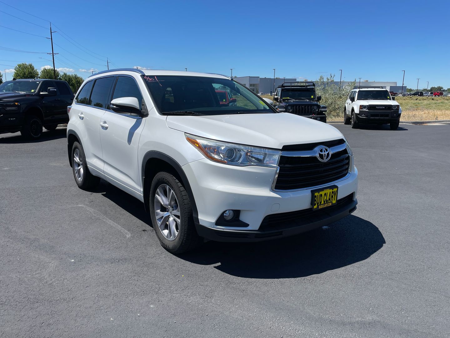White (Blizzard Pearl) 2015 Toyota Highlander SUV / Crossover Front-Wheel Drive 6-Speed Automatic Overdrive