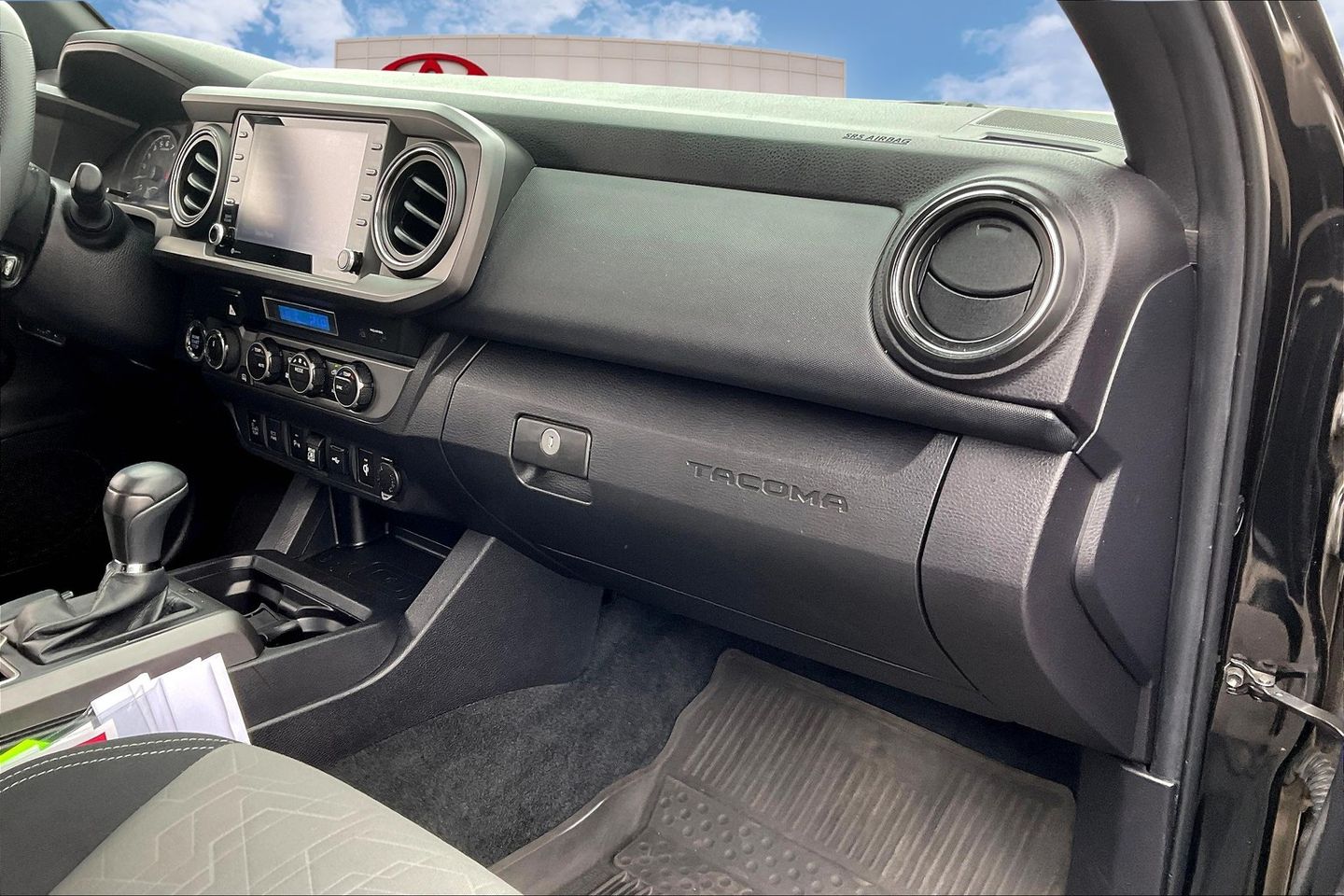 2022 Toyota Tacoma TRD Off-Road photo