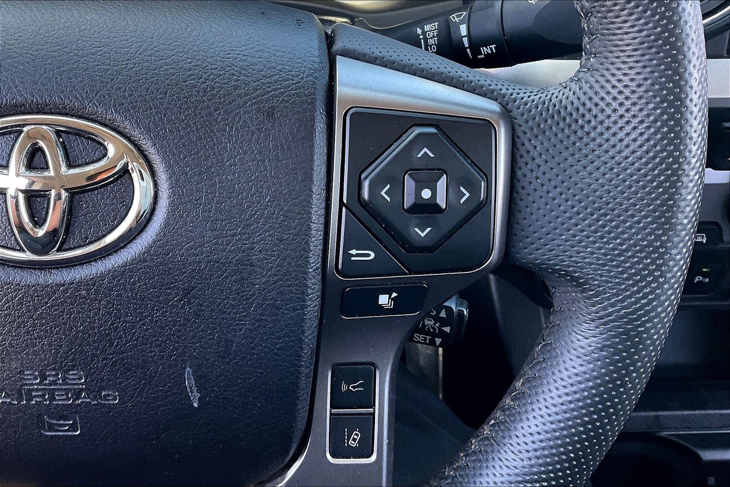 2022 Toyota Tacoma SR5 photo