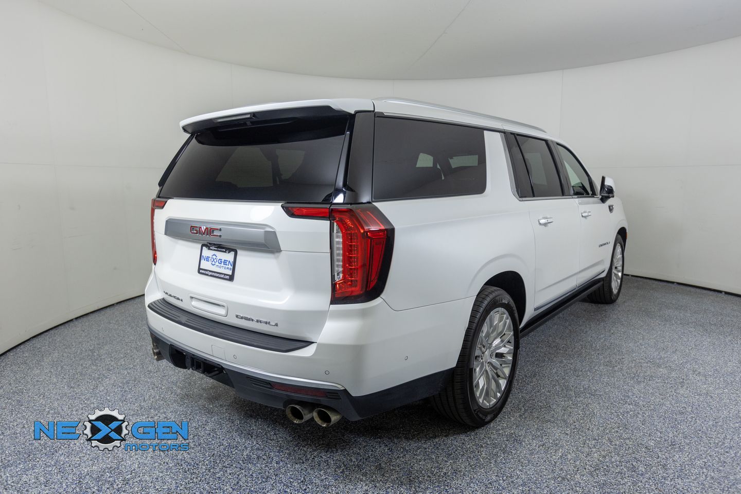 View vehicle photo 7