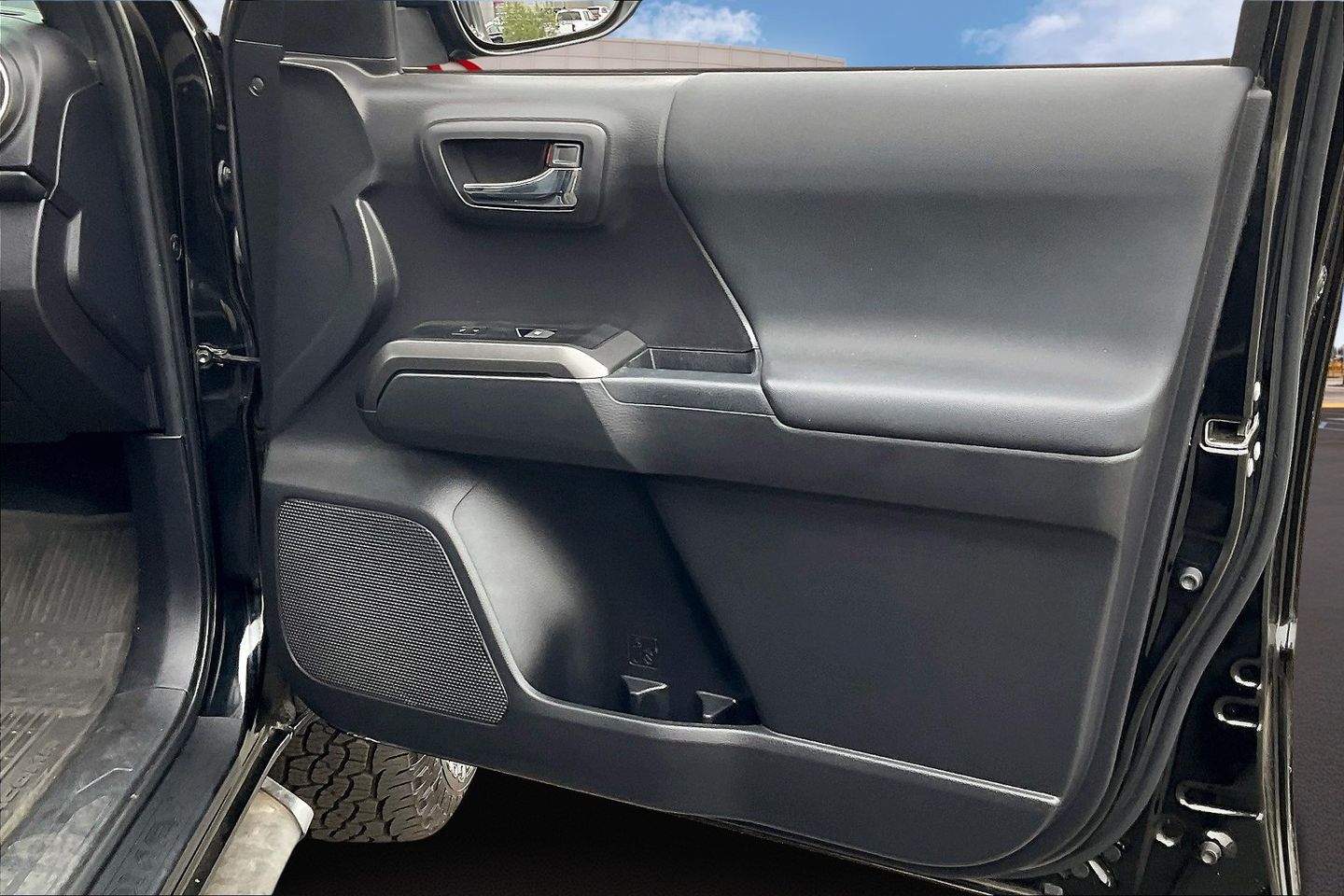 2022 Toyota Tacoma TRD Off-Road photo