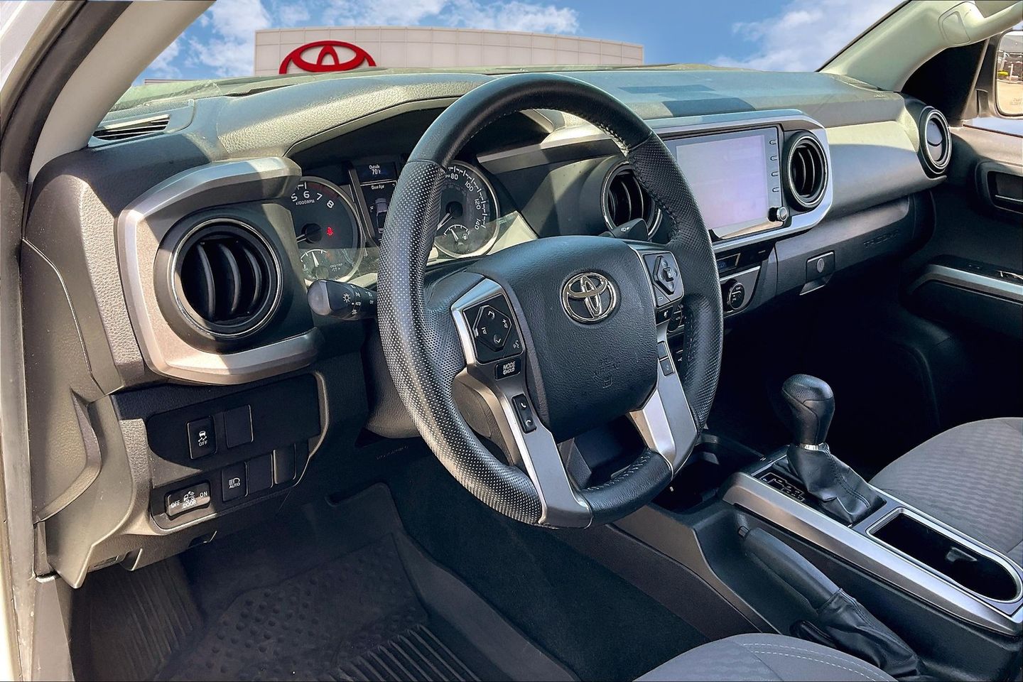 2022 Toyota Tacoma SR5 photo