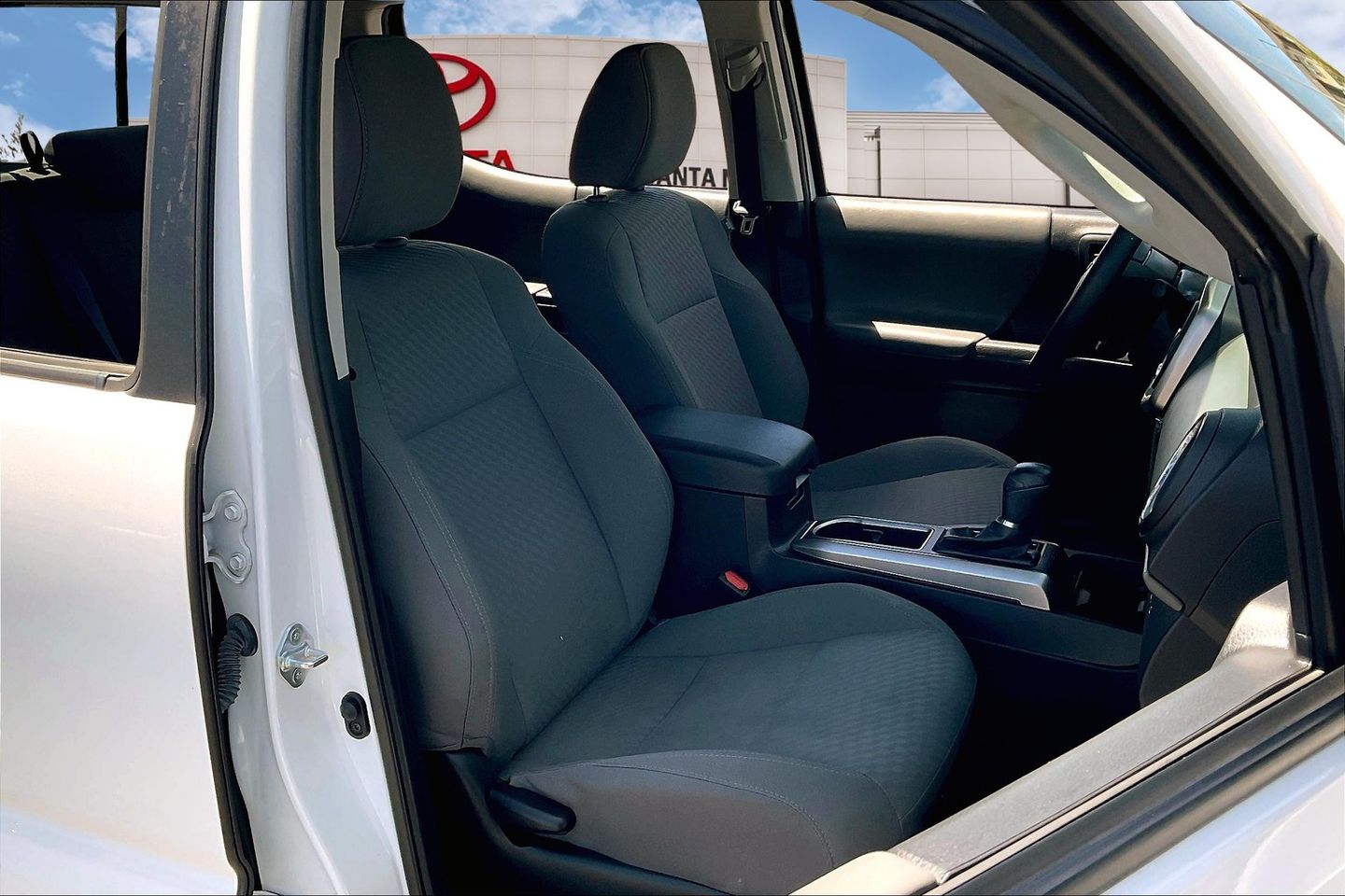 2022 Toyota Tacoma SR5 photo