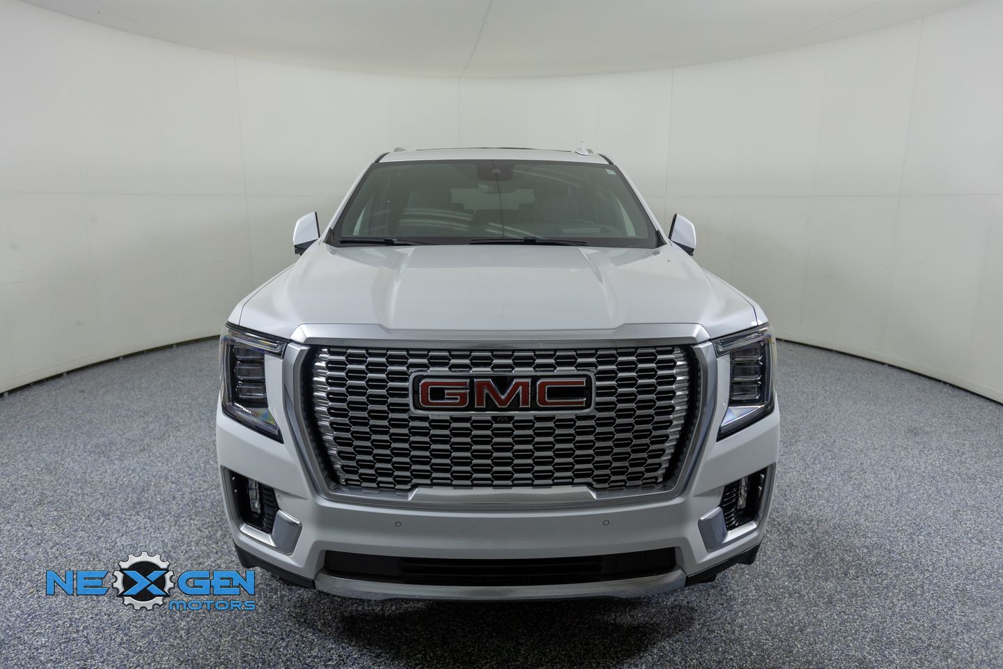 View vehicle photo 2