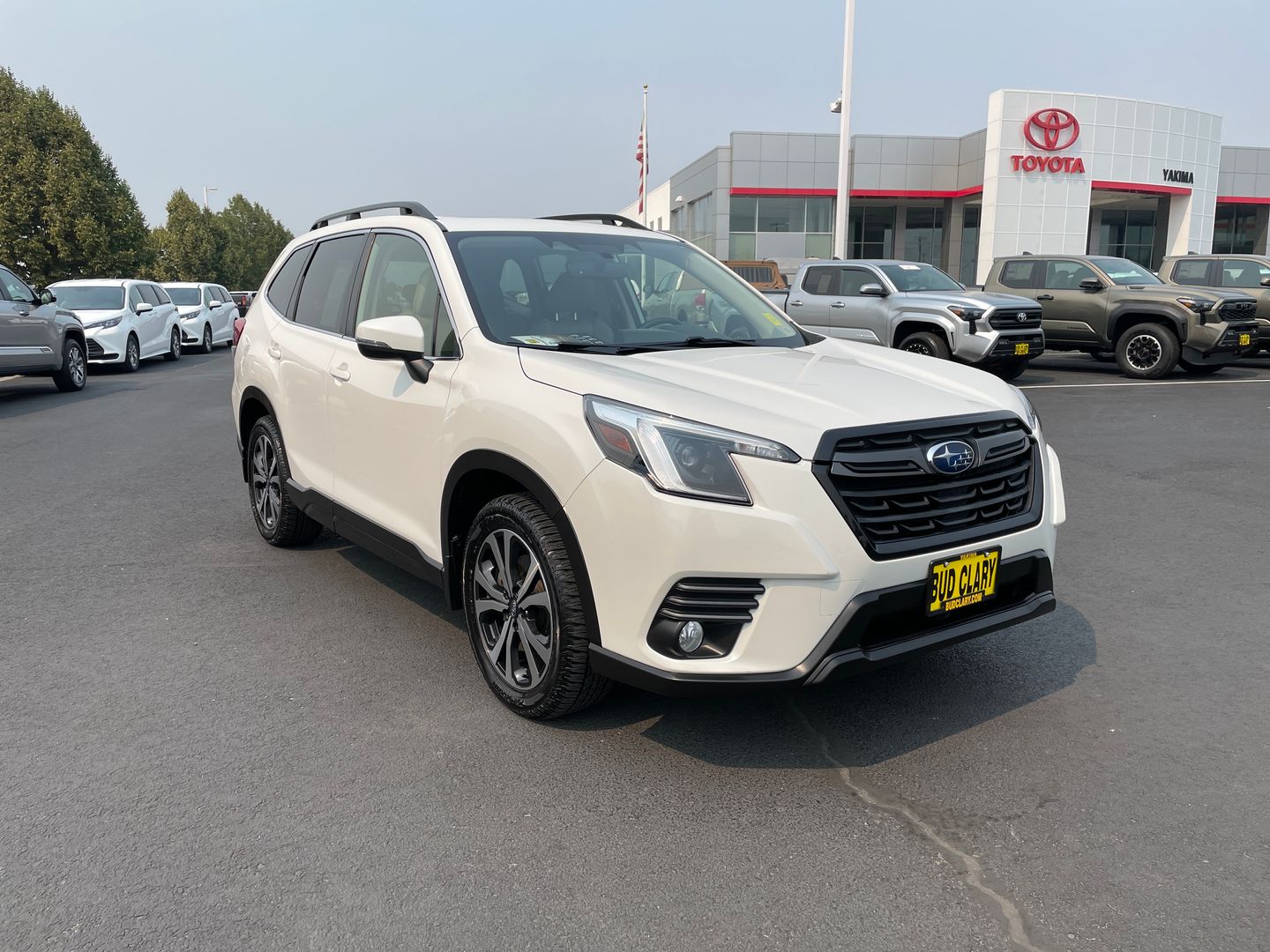 Crystal White Pearl 2022 Subaru Forester SUV / Crossover All-Wheel Drive Continuously Variable Transmission