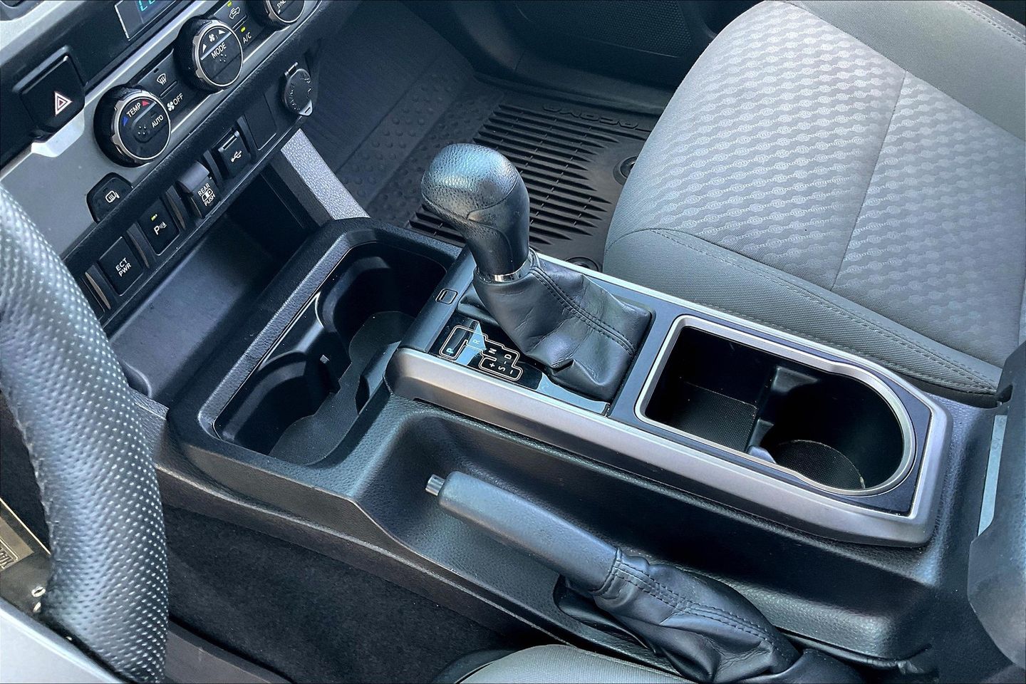 2022 Toyota Tacoma SR5 photo