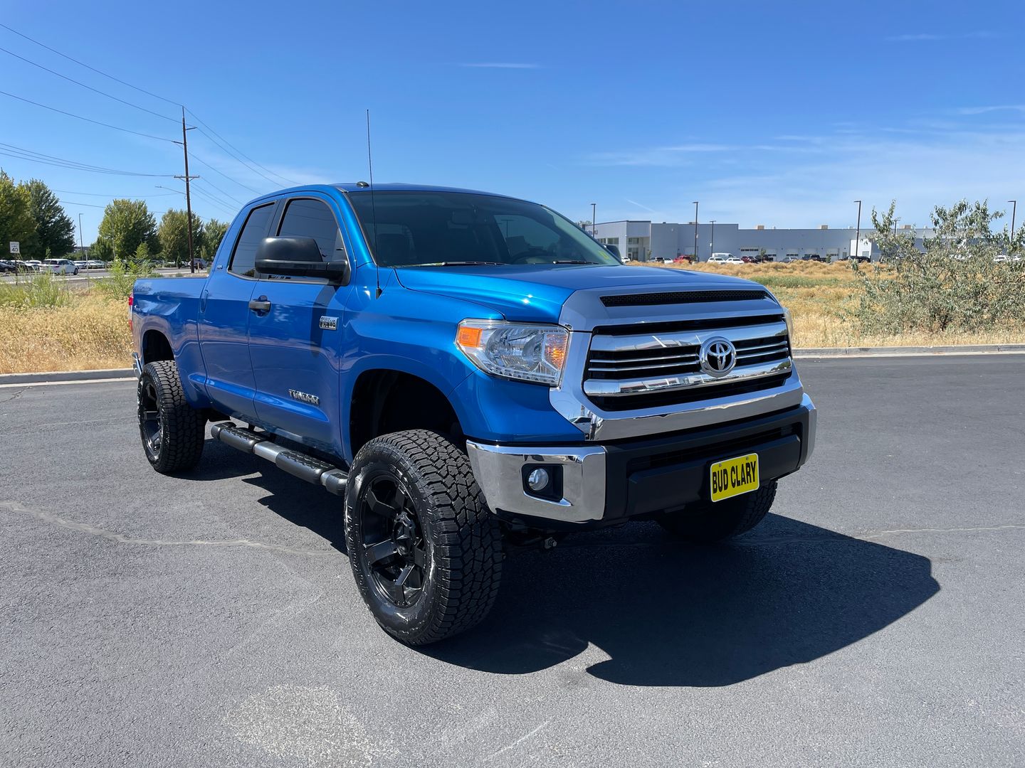 Blazing Blue Pearl 2016 Toyota Tundra Pickup Truck Four-Wheel Drive 6-Speed Automatic Overdrive