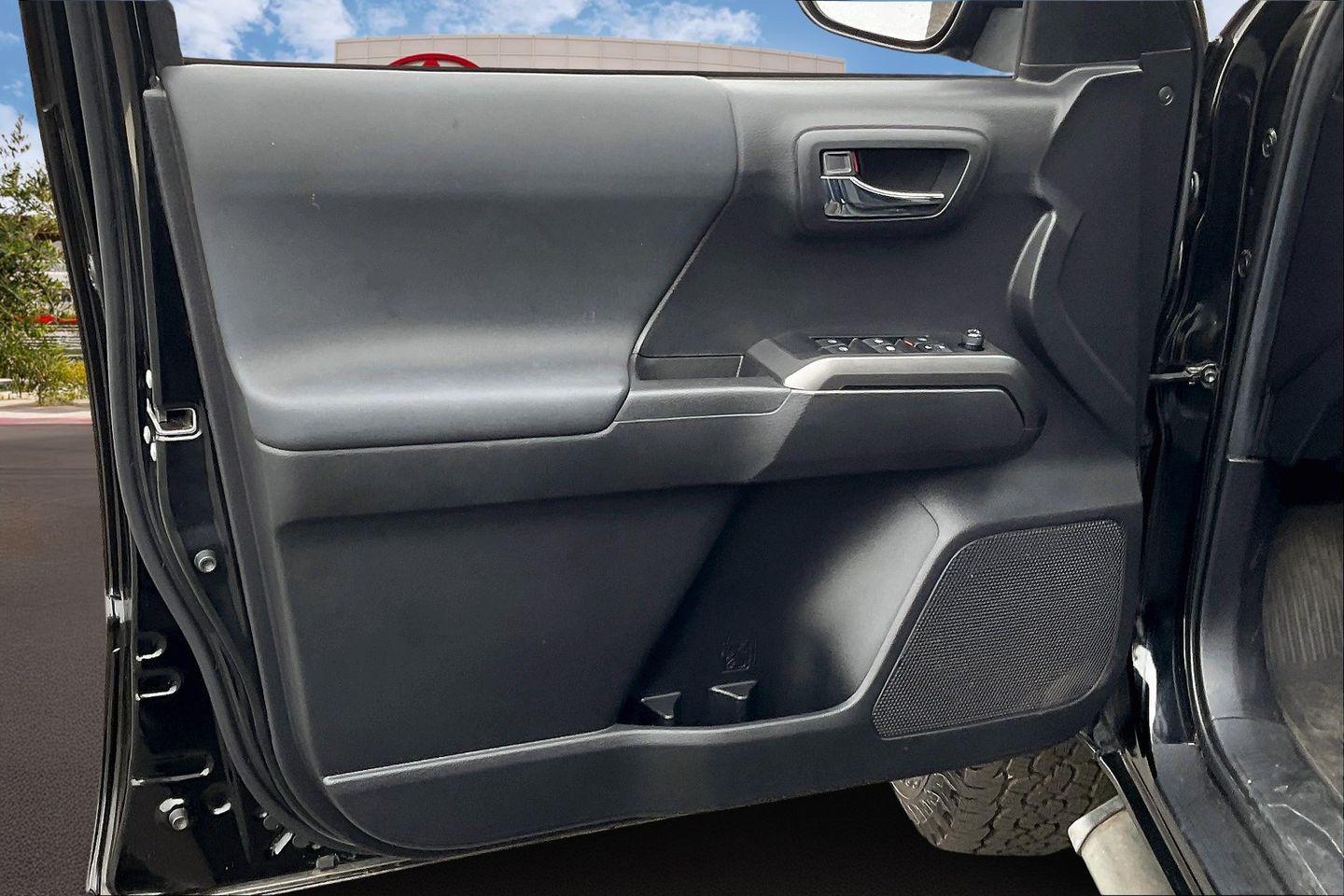 2022 Toyota Tacoma TRD Off-Road photo