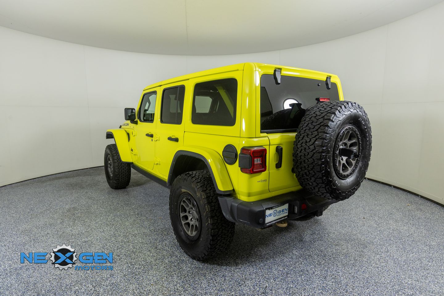 View vehicle photo 5