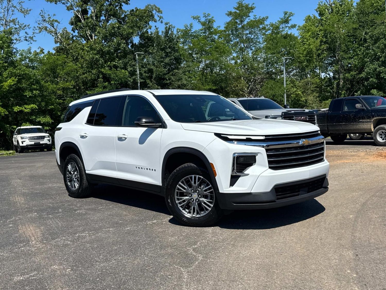 Summit White 2025 Chevrolet Traverse LT FWD SUV / Crossover Front-Wheel Drive 8-Speed Automatic