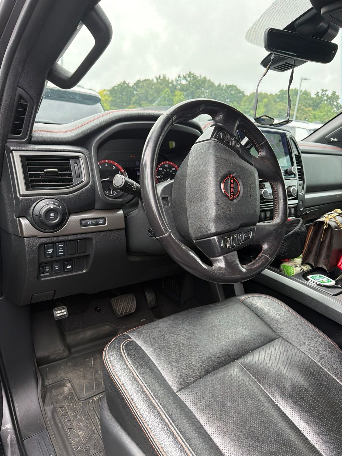 2024 Nissan Titan PRO-4X Crew Cab 4WD
