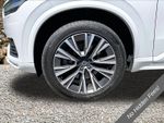 2022 Volvo XC90 T6 Momentum - White exterior view 9