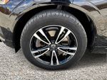 2019 Volvo XC60 T6 Momentum - Onyx Black Metallic exterior view 9