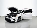 2018 Toyota Camry SE - Super White exterior view 18
