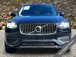 2020 Volvo XC90 T6 Momentum — Onyx Black Metallic exterior view 3, for sale at A Better Way Wholesale Autos in Naugatuck, CT