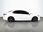 2018 Toyota Camry SE - Super White exterior view 5