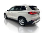 2022 BMW X5 xDrive40i - Alpine White exterior view 2