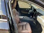 2019 Volvo XC60 T6 Momentum - Onyx Black Metallic exterior view 7