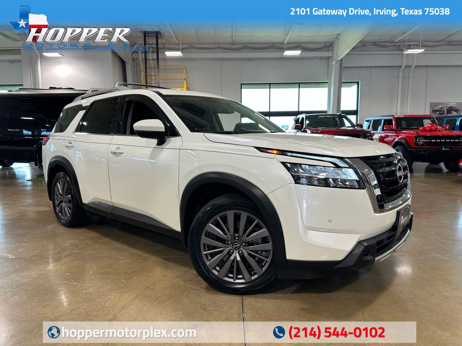 Pearl White Tricoat 2024 Nissan Pathfinder SUV / Crossover Front-Wheel Drive 9-Speed Automatic