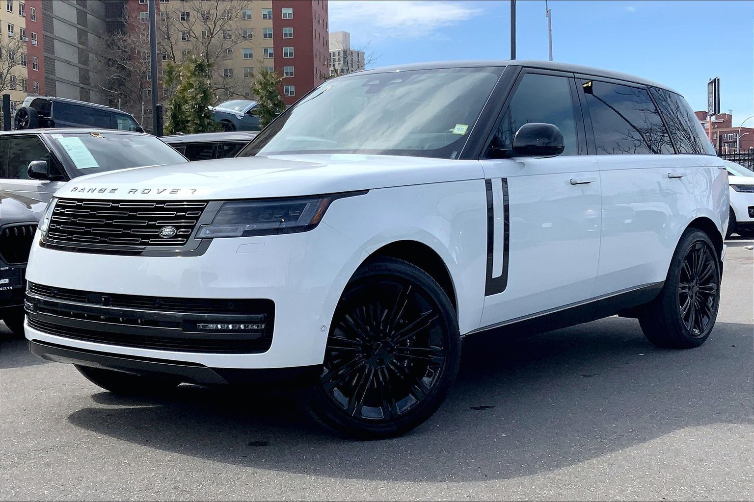 Fuji White 2026 Land Rover Range Rover P400 SE LWB AWD SUV / Crossover All-Wheel Drive 8-Speed Automatic