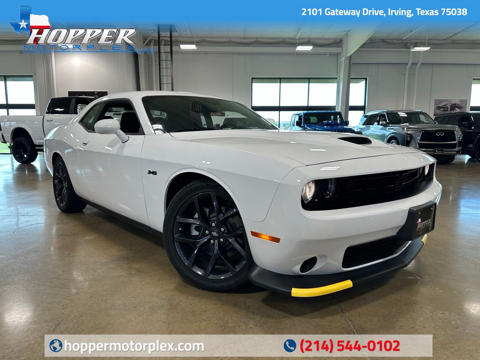 White Knuckle Clearcoat 2023 Dodge Challenger R/T RWD Coupe Rear-Wheel Drive 6-Speed Manual