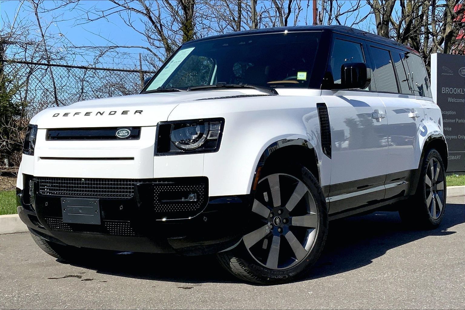 Fuji White 2024 Land Rover Defender 110 V8 P500 SE AWD SUV / Crossover All-Wheel Drive 8-Speed Automatic
