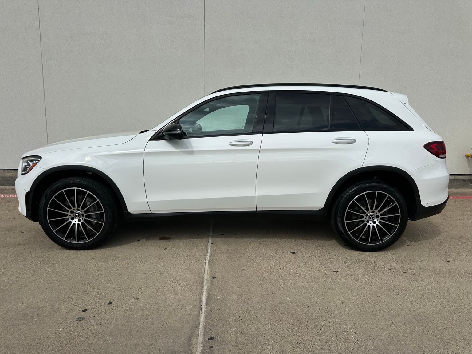 View vehicle photo 4