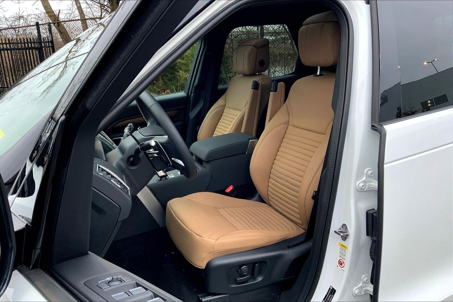 View vehicle photo 7