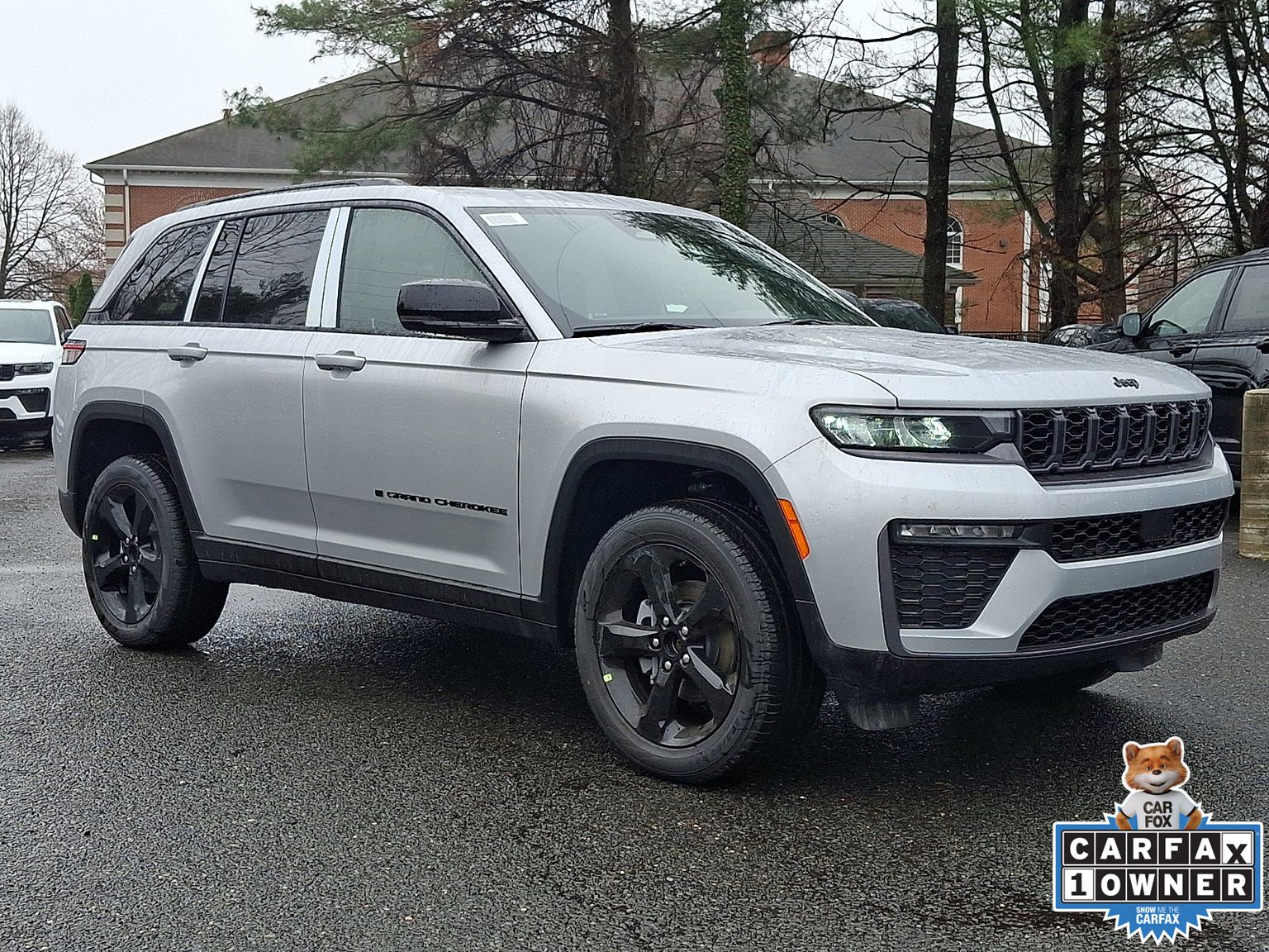 View vehicle photo 2