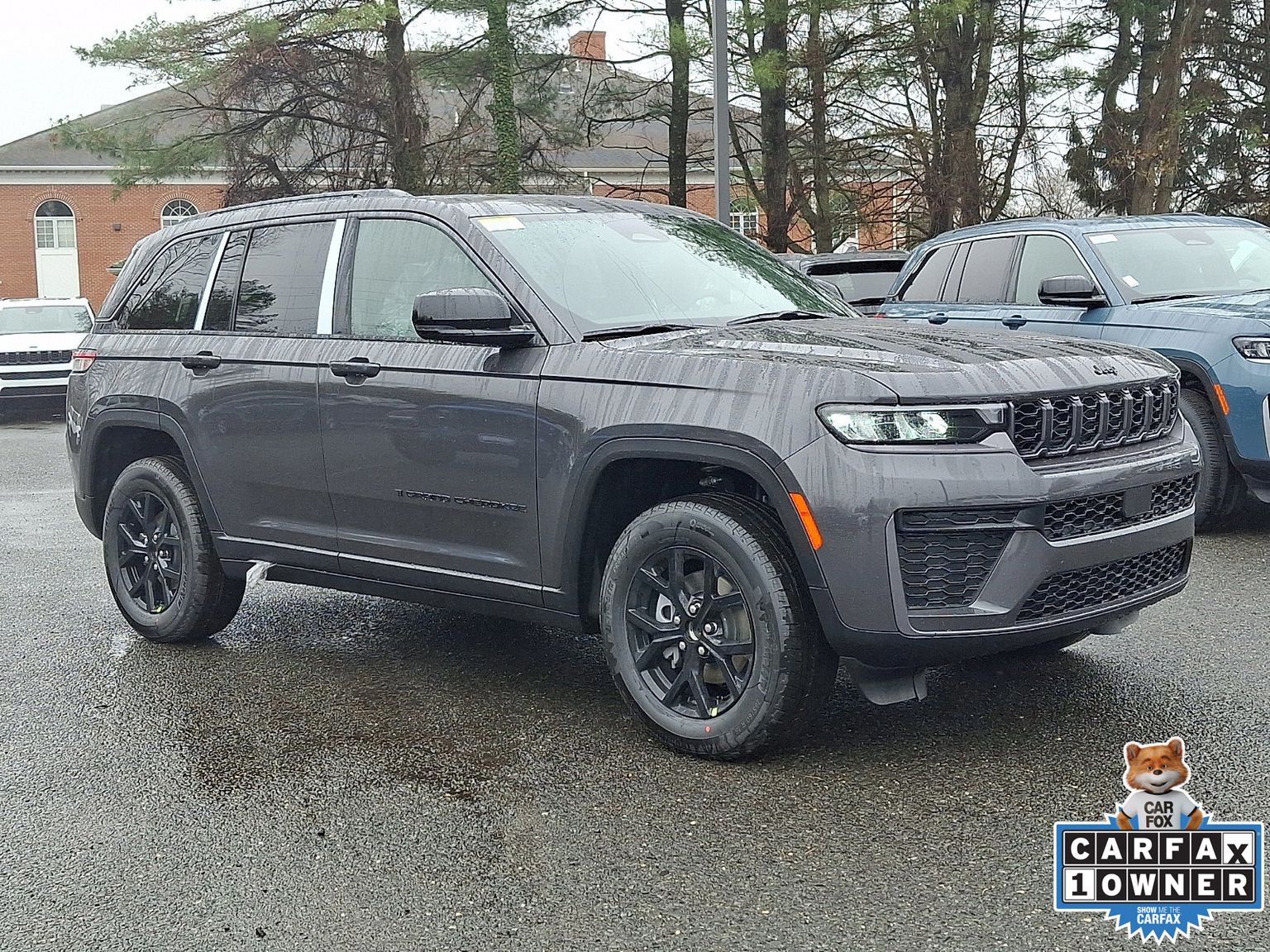 View vehicle photo 2