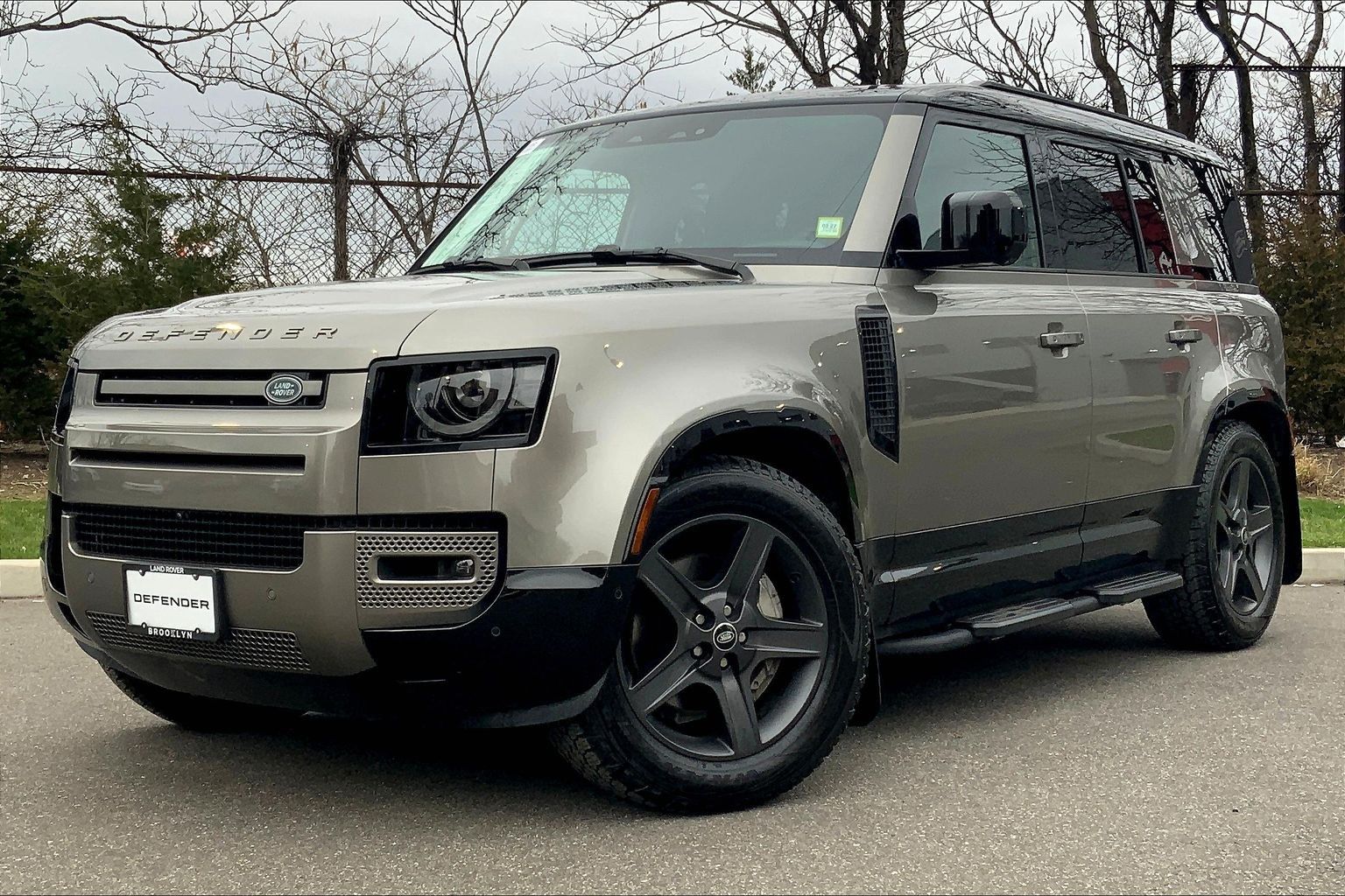Silicon Silver Premium Metallic 2025 Land Rover Defender 110 P400 X-Dynamic SE AWD SUV / Crossover All-Wheel Drive 8-Speed Automatic