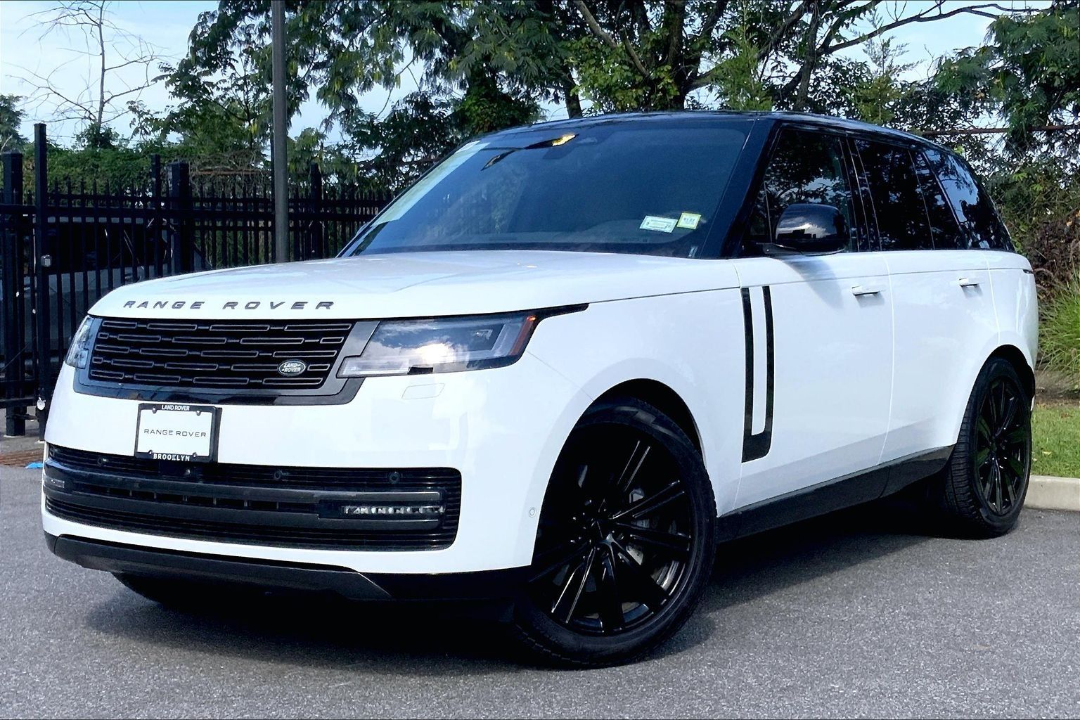 Fuji White 2026 Land Rover Range Rover SUV / Crossover All-Wheel Drive 8-Speed Automatic