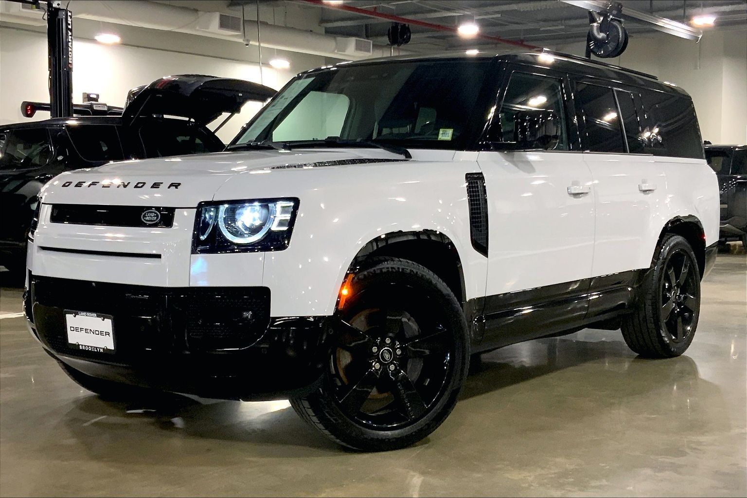 2023 Land Rover Defender 130 X-Dynamic SE AWD