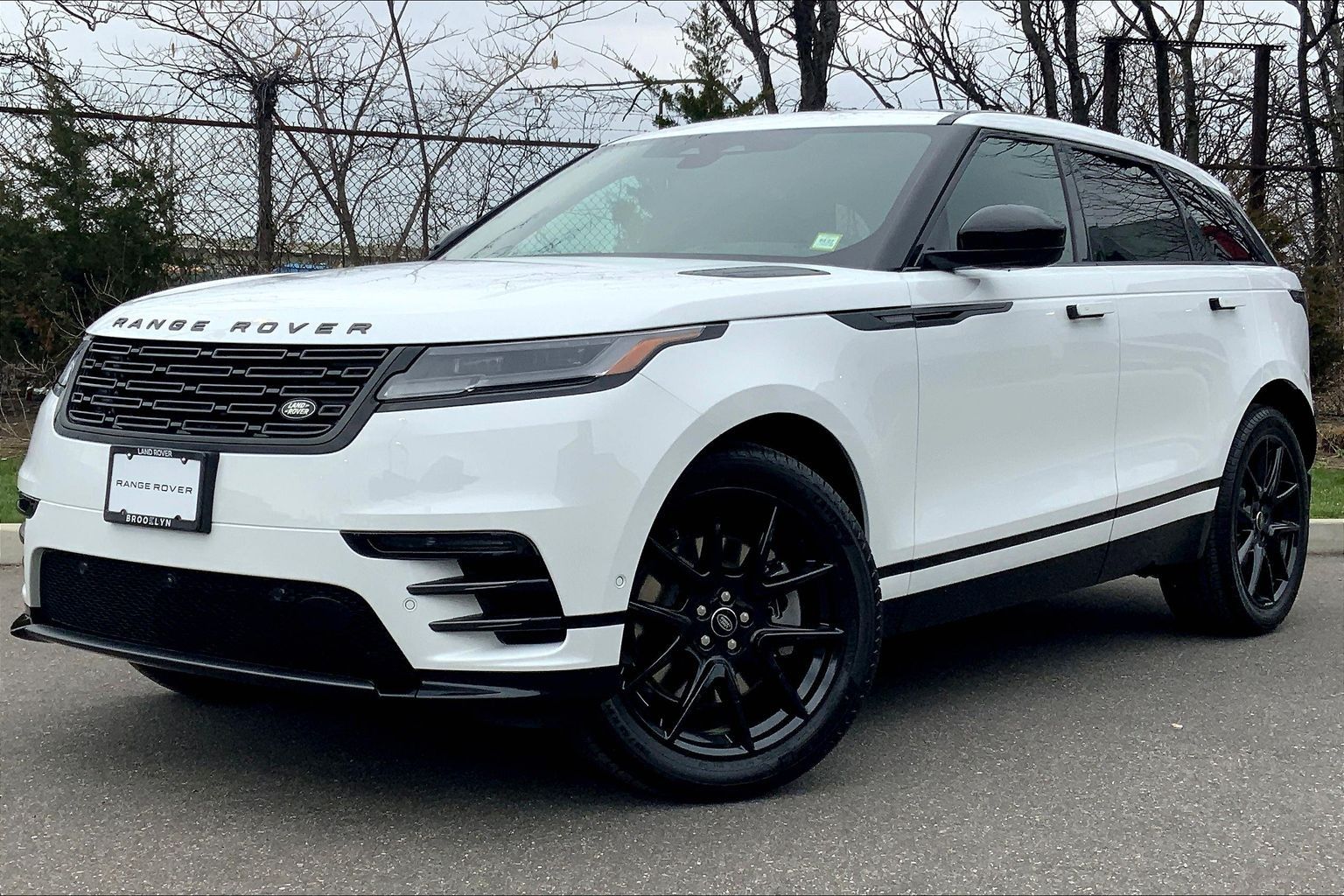 Fuji White 2026 Land Rover Range Rover Velar P250 Dynamic SE AWD SUV / Crossover All-Wheel Drive 8-Speed Automatic