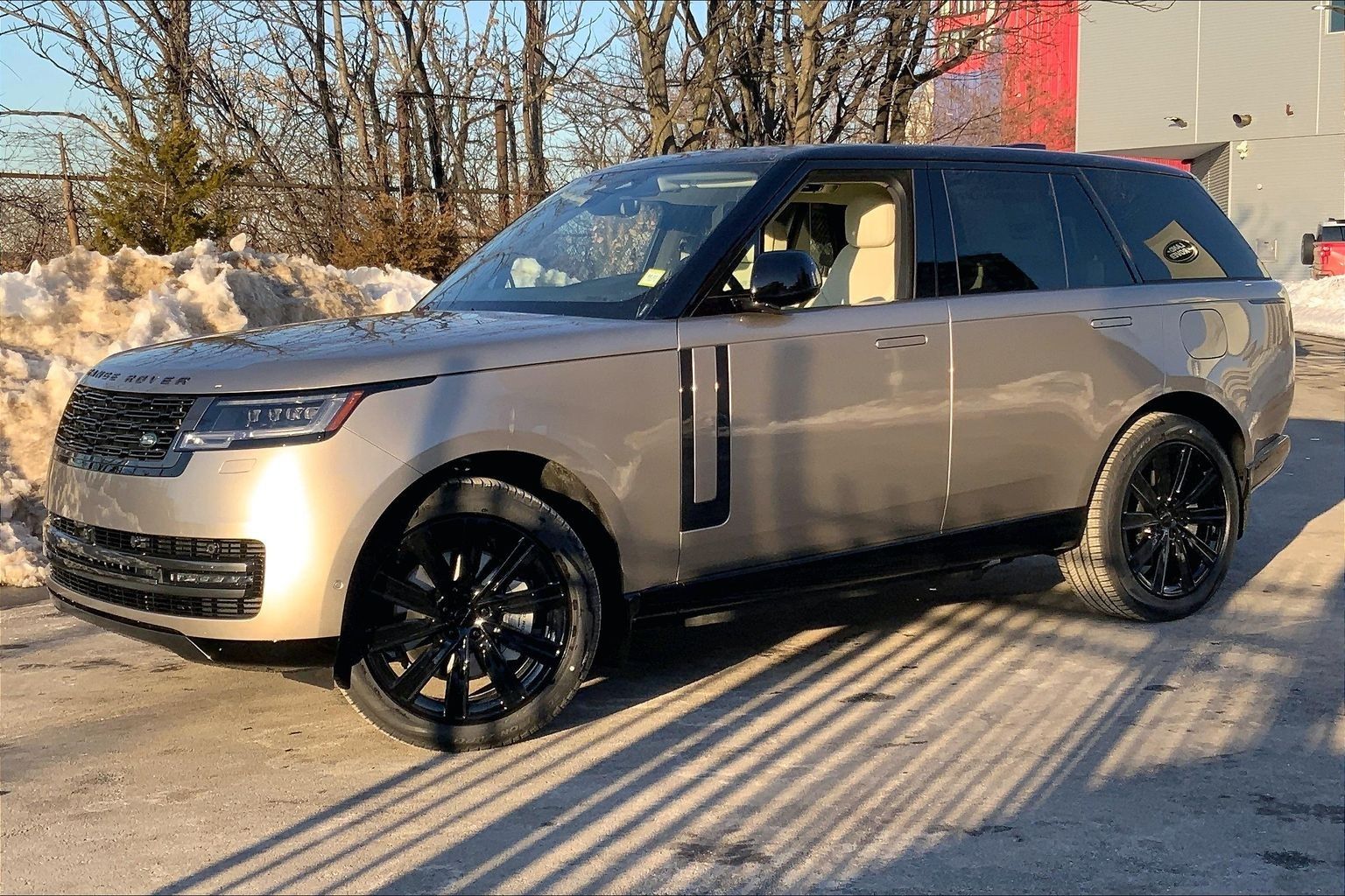 2026 Land Rover Range Rover P550e SE AWD