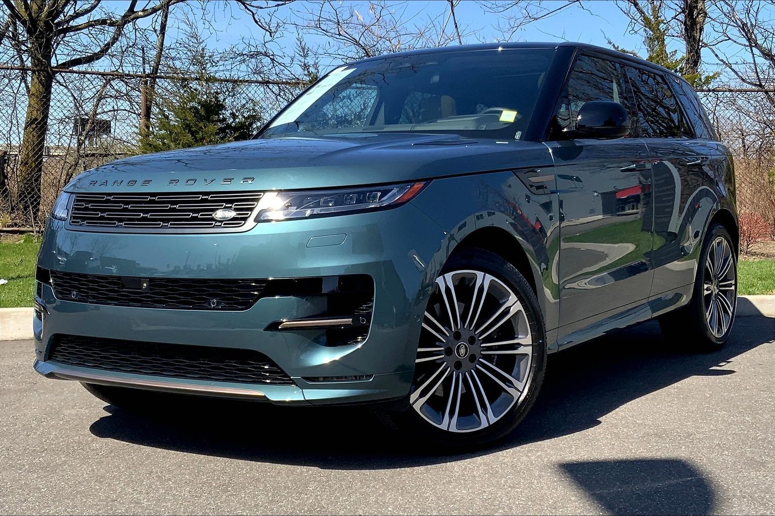Giola Green Metallic 2025 Land Rover Range Rover Sport P530 Dynamic SE AWD SUV / Crossover All-Wheel Drive 8-Speed Automatic