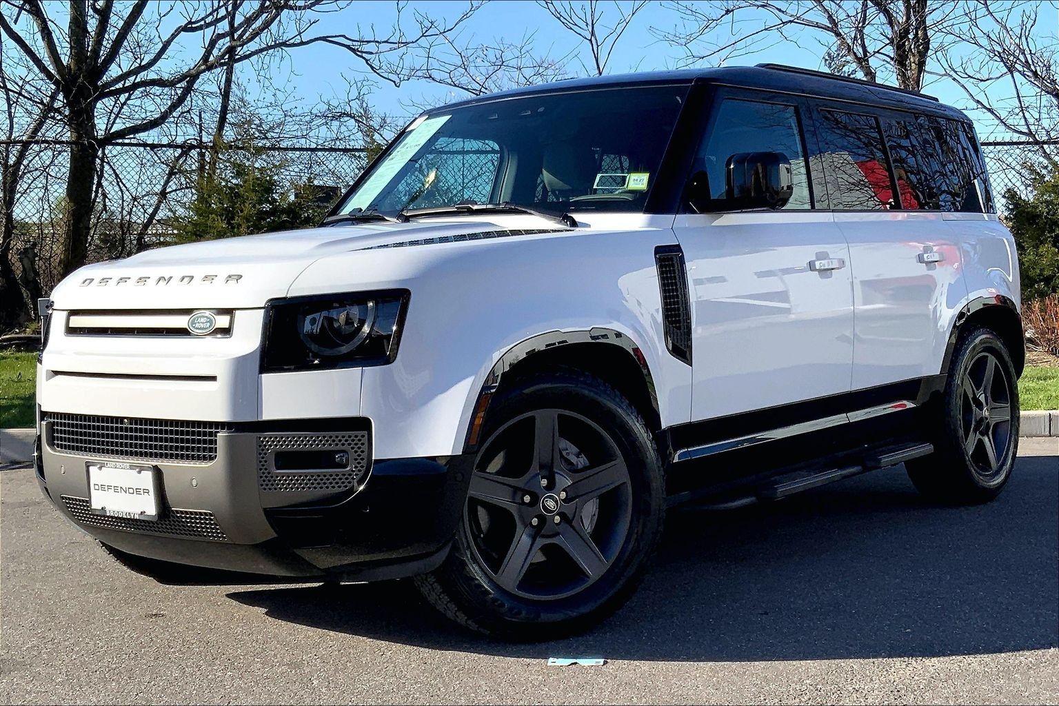 Fuji White 2025 Land Rover Defender 110 P400 X-Dynamic SE AWD SUV / Crossover All-Wheel Drive 8-Speed Automatic