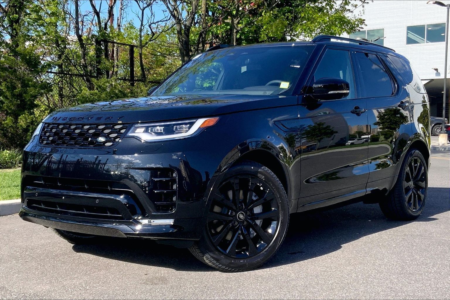 Santorini Black Metallic 2026 Land Rover Discovery P300 Dynamic SE AWD SUV / Crossover All-Wheel Drive 8-Speed Automatic