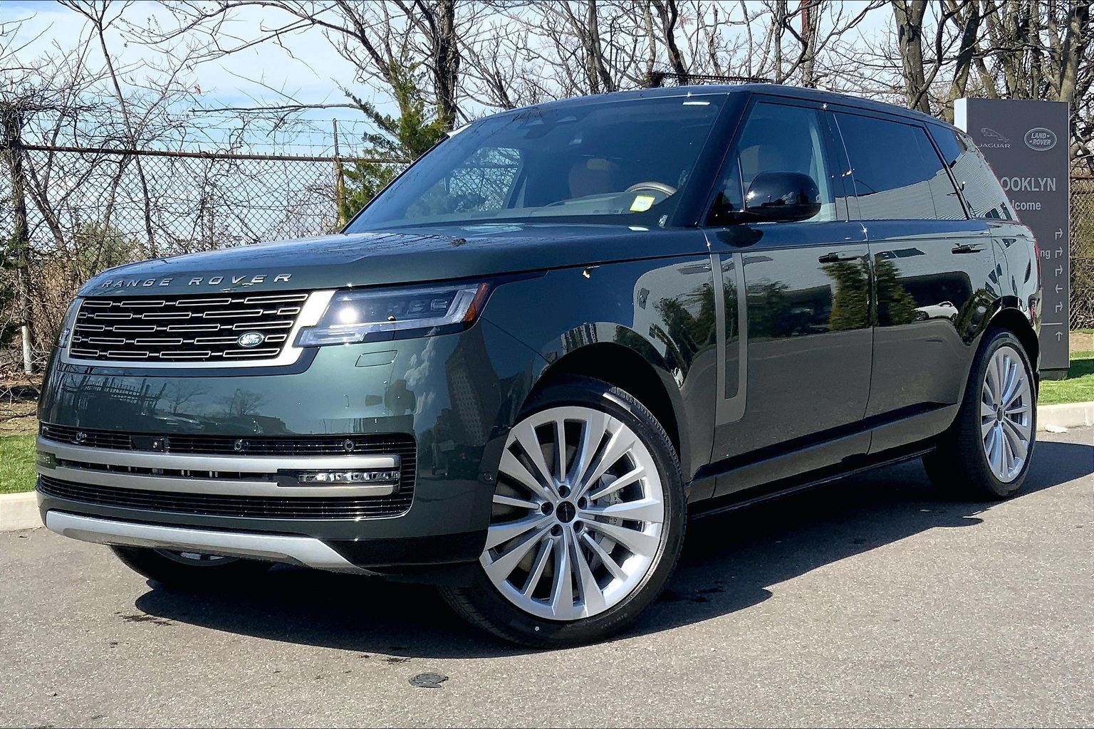 Belgravia Green Metallic 2026 Land Rover Range Rover P530 SE LWB AWD SUV / Crossover All-Wheel Drive 8-Speed Automatic