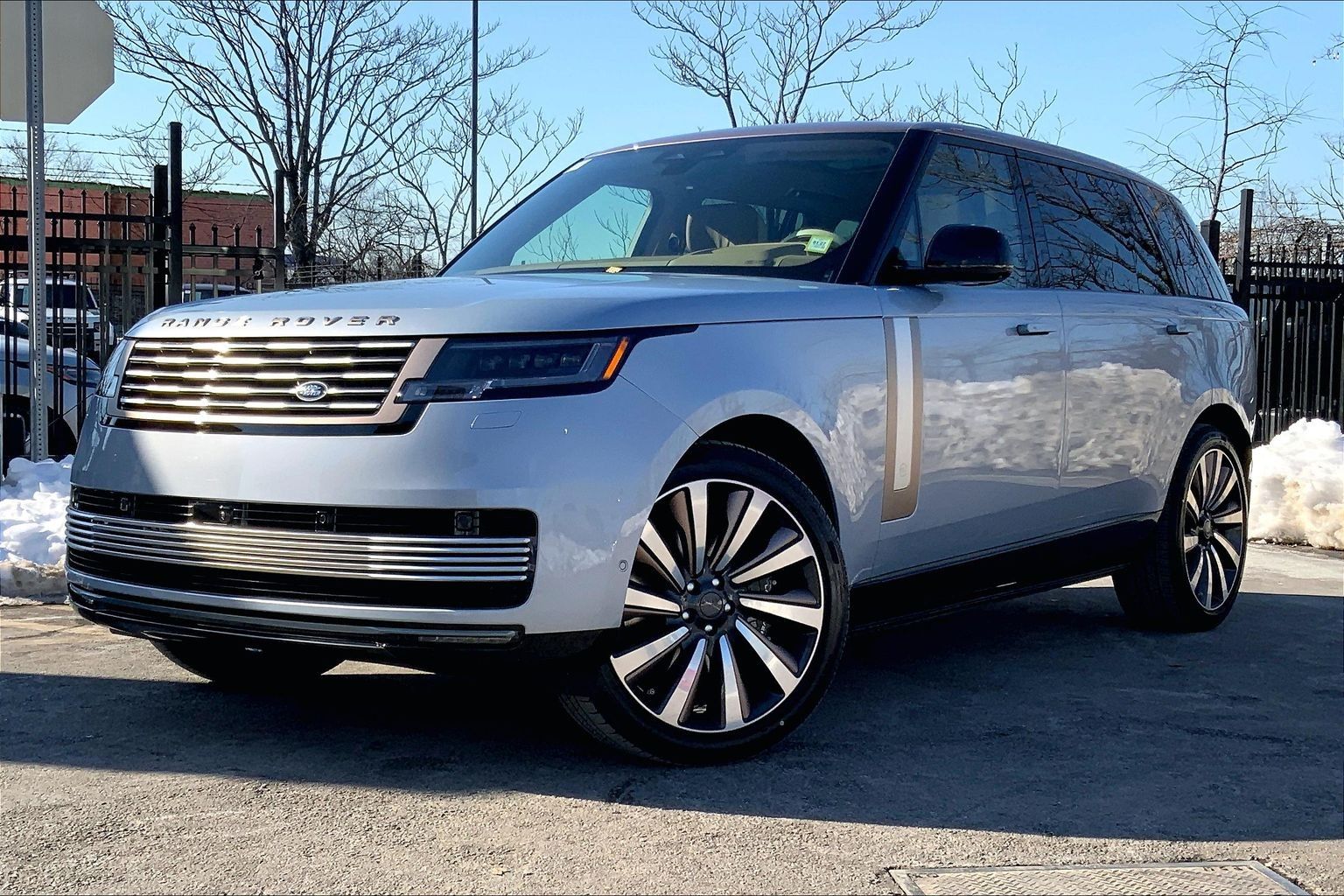 2026 Land Rover Range Rover P615 SV LWB AWD