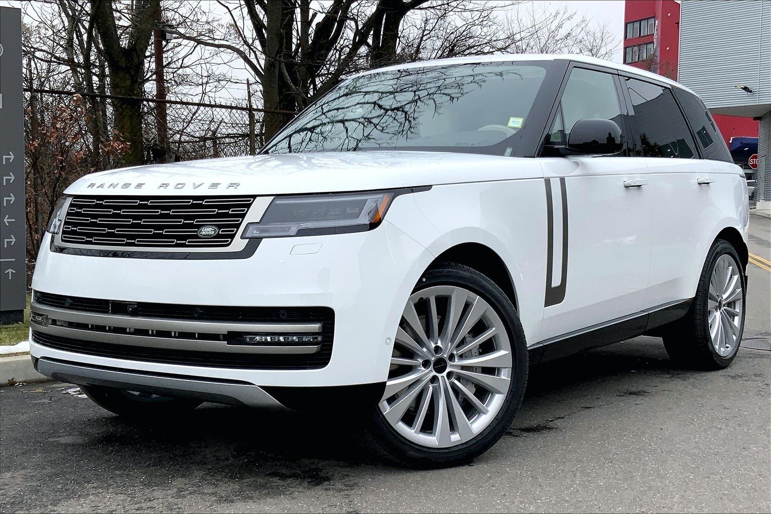 2026 Land Rover Range Rover P530 SE AWD