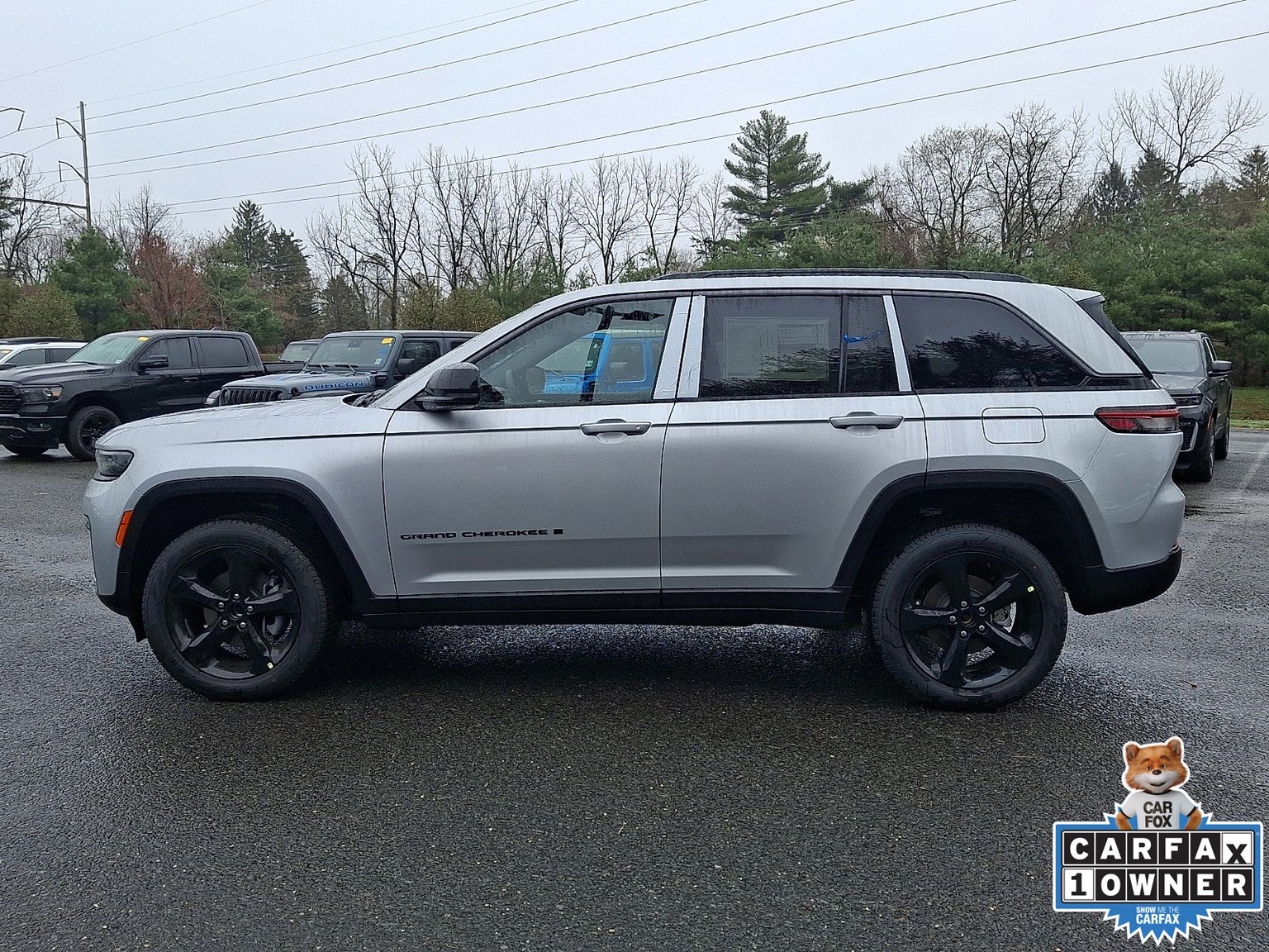 View vehicle photo 5